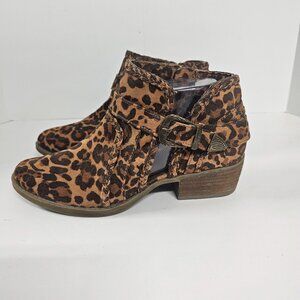 Not Rated Bootie Leopard Buckle Grunge Western Casual 9